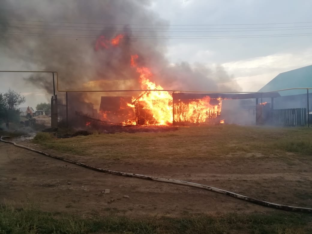 Пожар в Малой Камышле возник из-за детской шалости | 30.08.2021 | Нурлат -  БезФормата