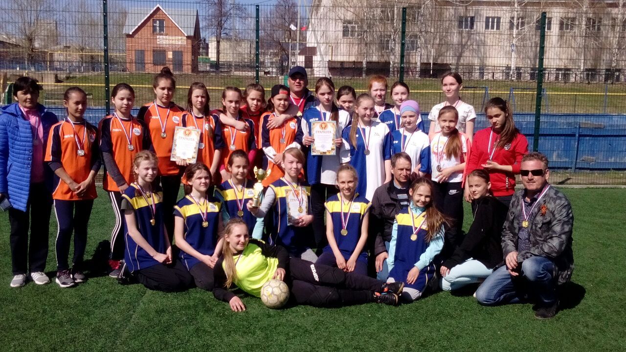 В Нурлате девушки сыграли в футбол на Кубок отдела по делам молодежи и спорту