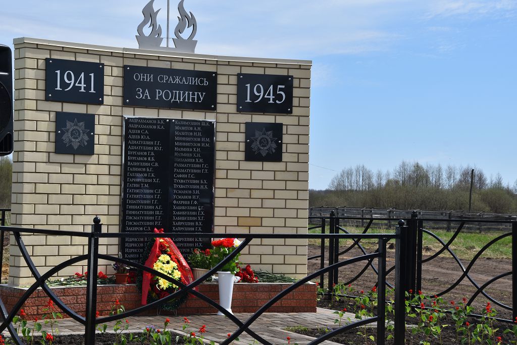В поселке Октябрина Нурлатского района состоялось торжество по случаю открытия памятника ветеранам Великой Отечественной войны
