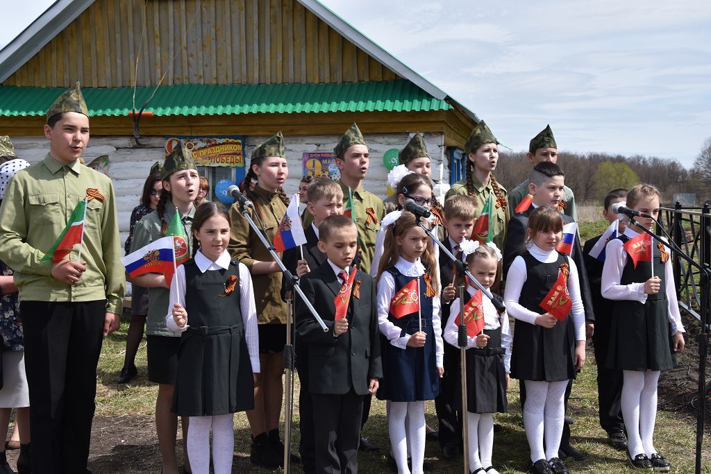 В поселке Октябрина Нурлатского района состоялось торжество по случаю открытия памятника ветеранам Великой Отечественной войны