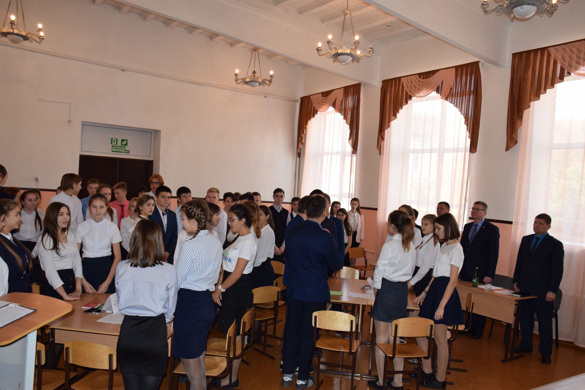 В Нурлатских школах прошли уроки на тему «Парламент, общество и я»