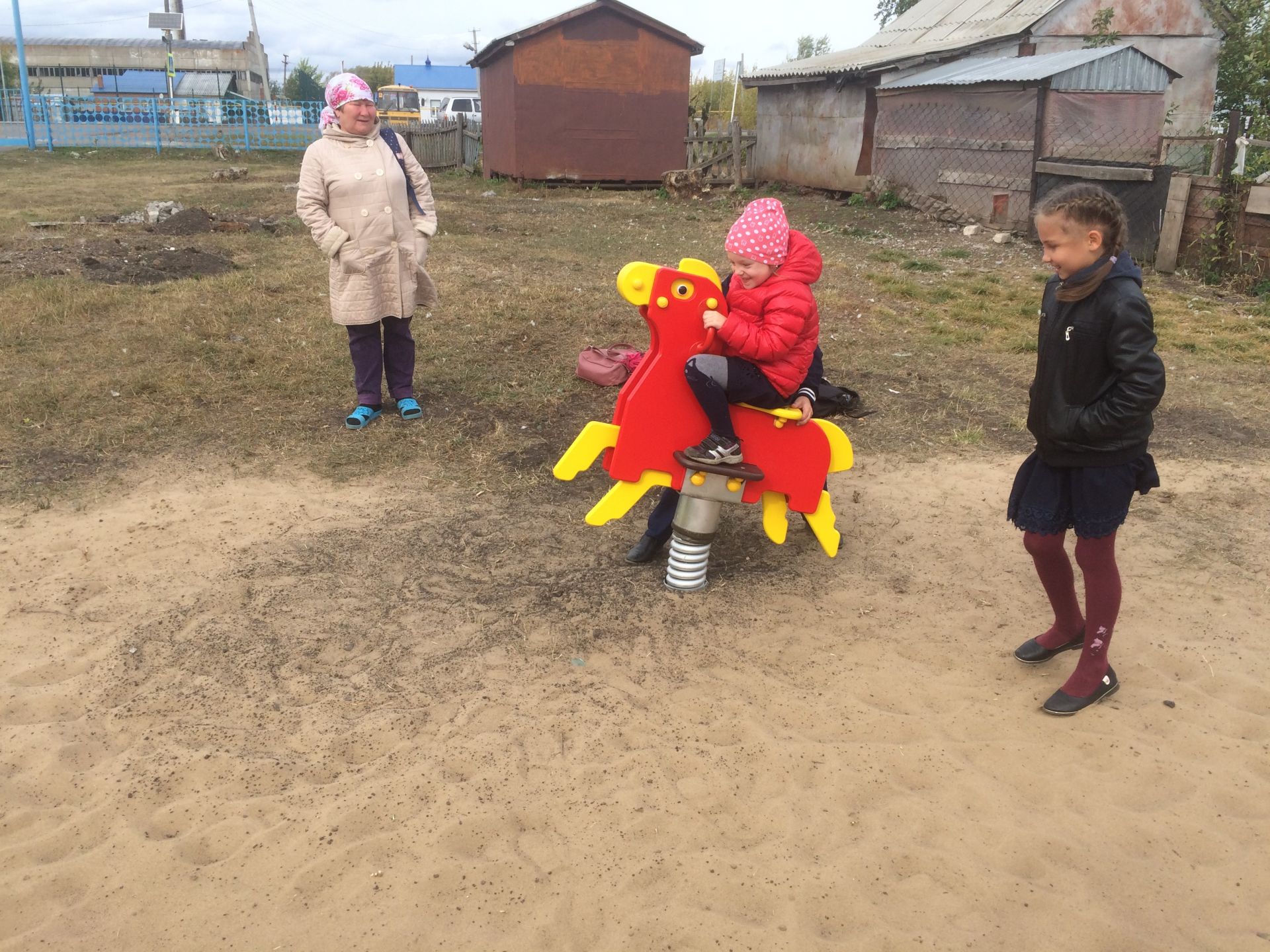 В Нурлате ТОС№9 подарил детям игровую площадку