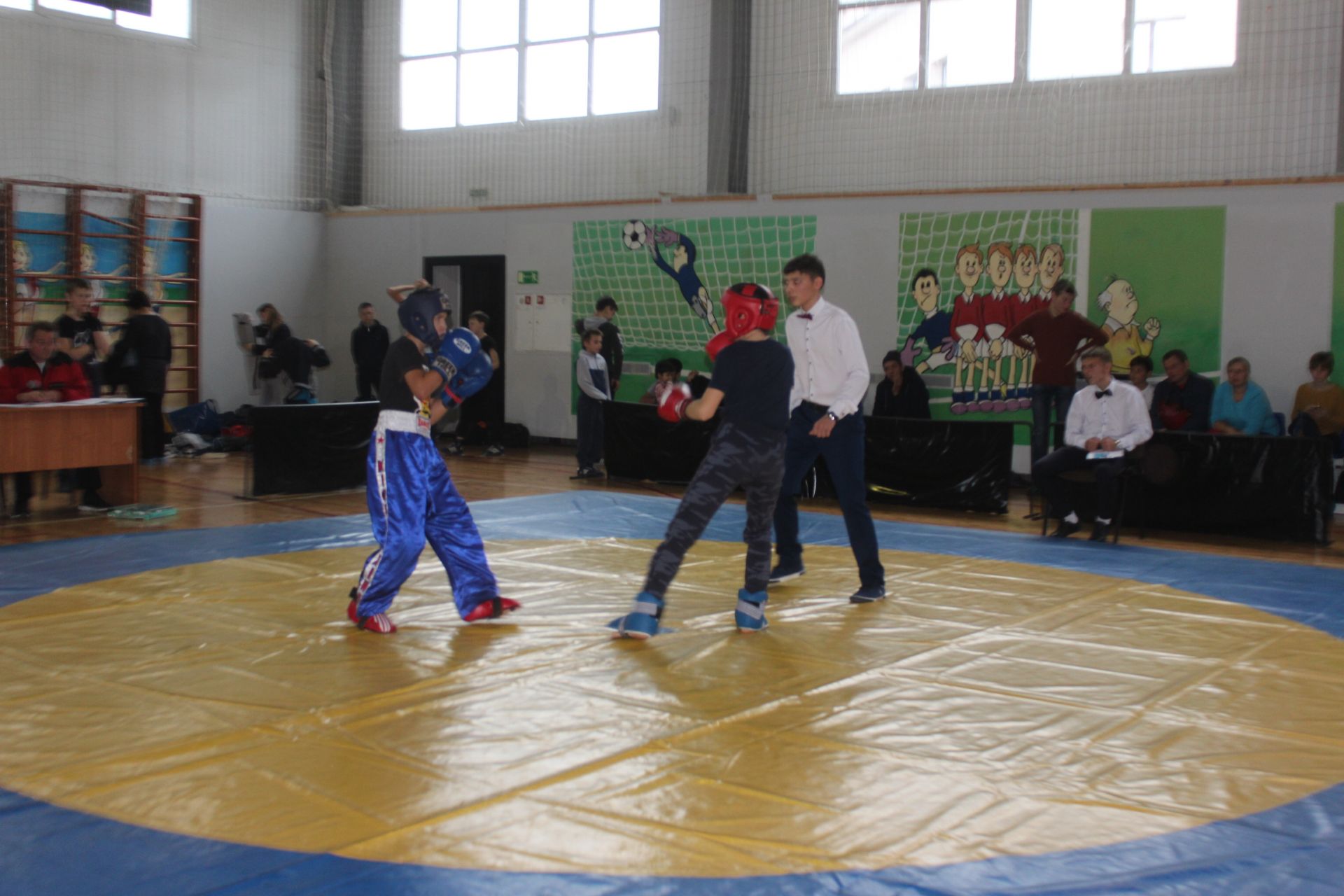 В Нурлатской Детско-юношеской спортивной школе имени Галимзяна Хусаинова проходит Фестиваль единоборств