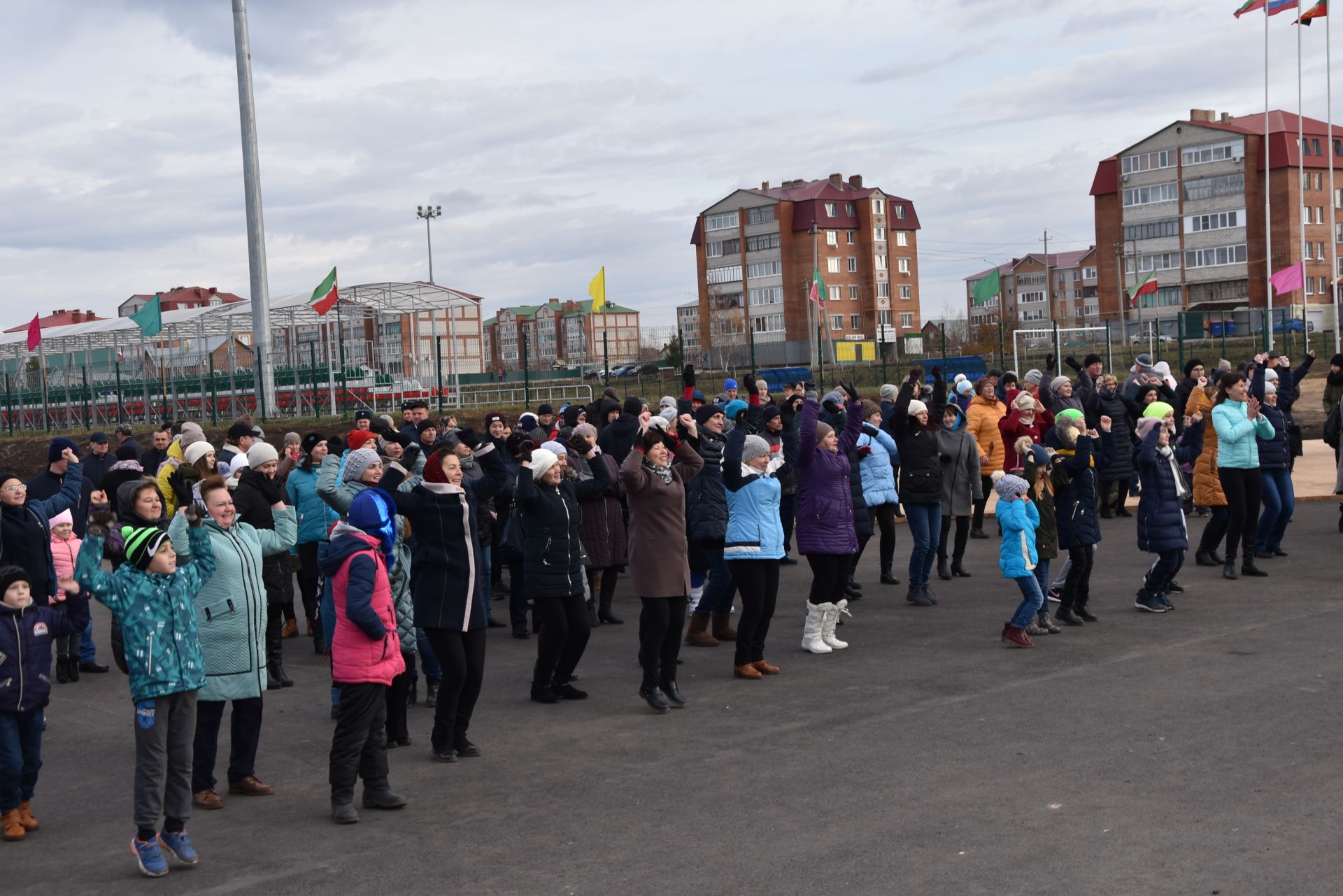Праздничные мероприятия в Нурлате продолжились на центральном стадионе и парке «Спортивный»