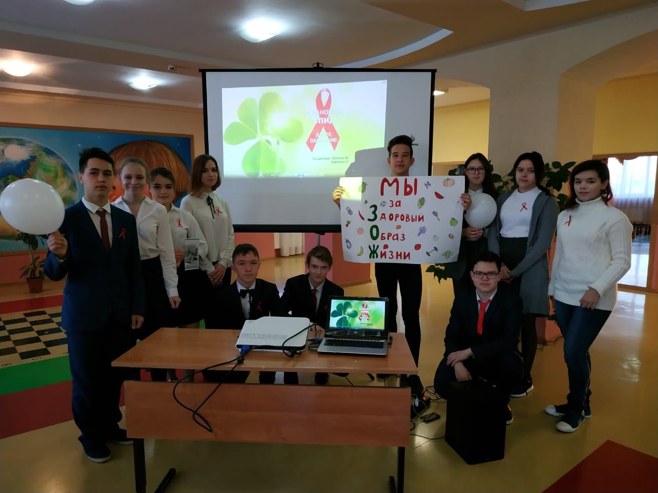 Сегодня учащиеся старших классов Нурлатской гимназии провели акцию «Мы за здоровый образ жизни»