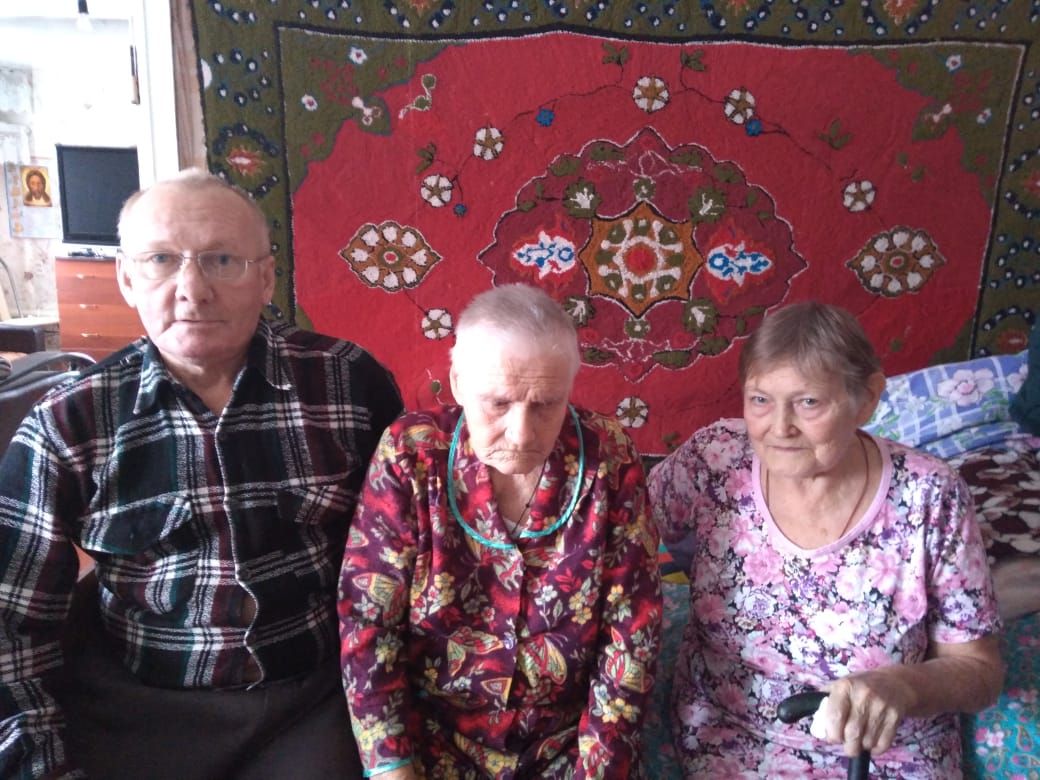 В Нурлатском районе поздравили юбиляра с 90-летием