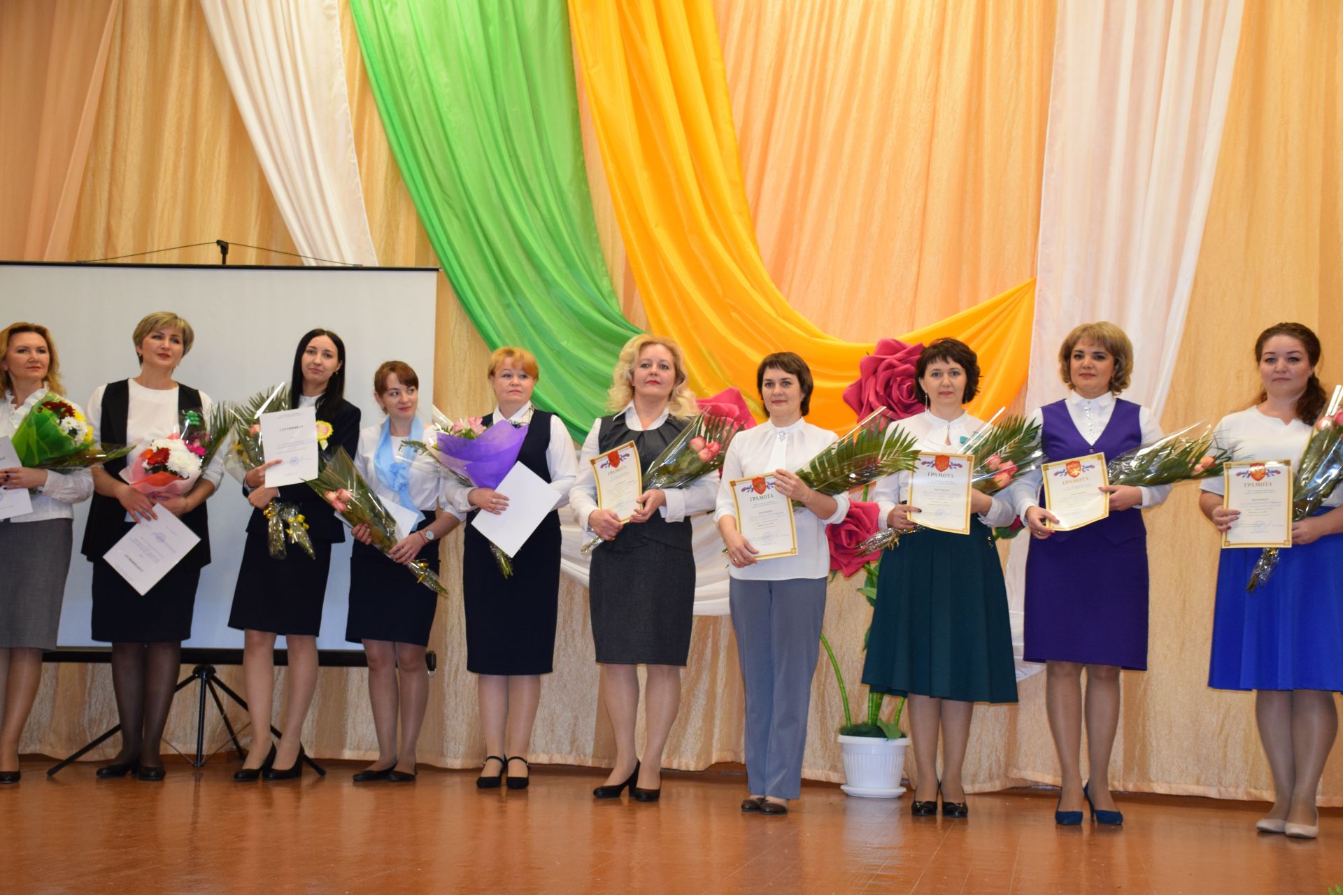В Нурлате названы победители муниципальных этапов Всероссийских конкурсов "Воспитатель года" и "Учитель года 2019"