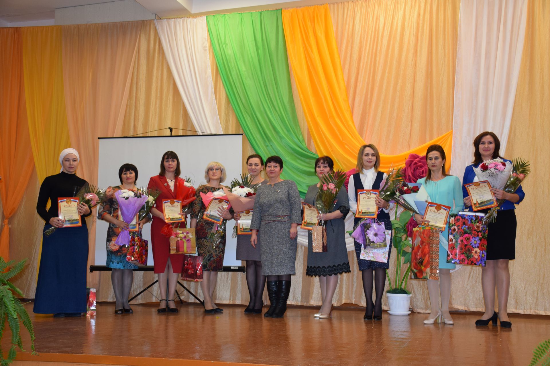 В Нурлате названы победители муниципальных этапов Всероссийских конкурсов "Воспитатель года" и "Учитель года 2019"