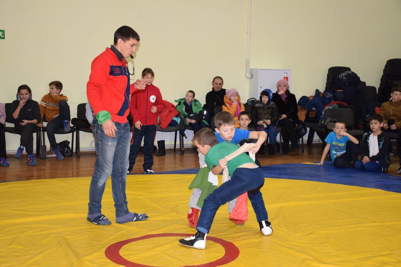 Турнир по борьбе на поясах в Чулпанове собрал юных спортсменов республики и Самарской области