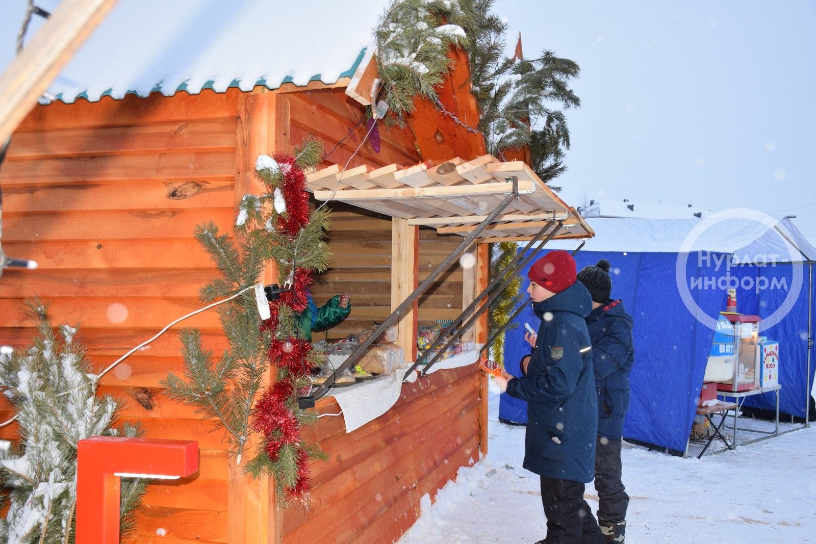 В Нурлате открыли главную новогоднюю елку города