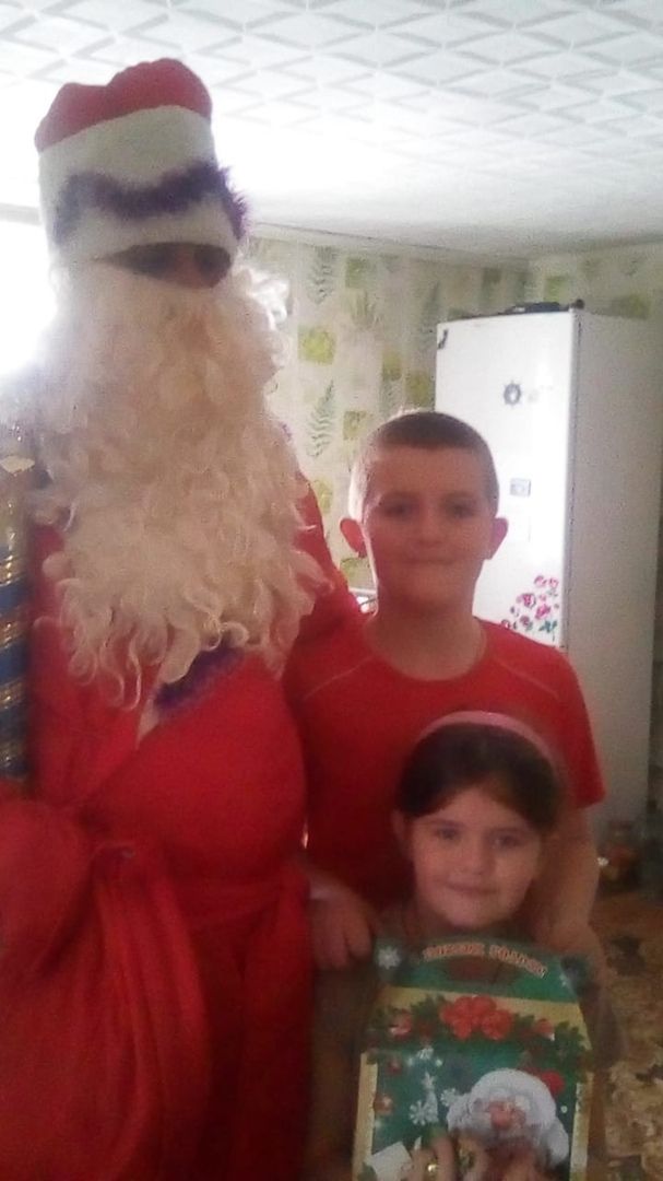 В Староальметьевском сельском поселении детям подарки от депутата раздал Дед Мороз