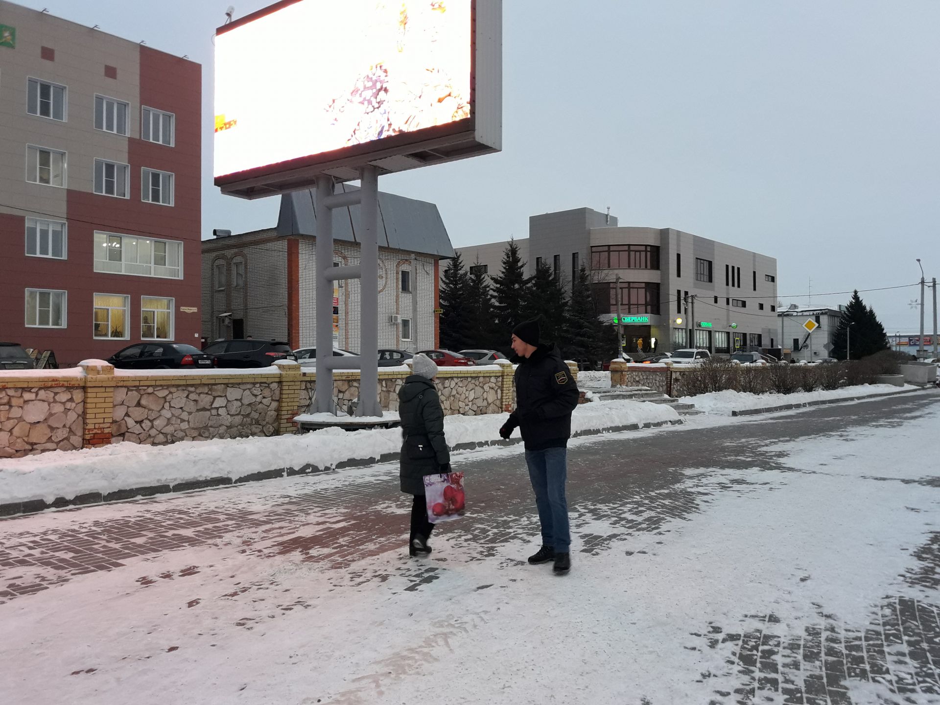 Активисты центра "Форпост"  организовали акцию «Красная ленточка»
