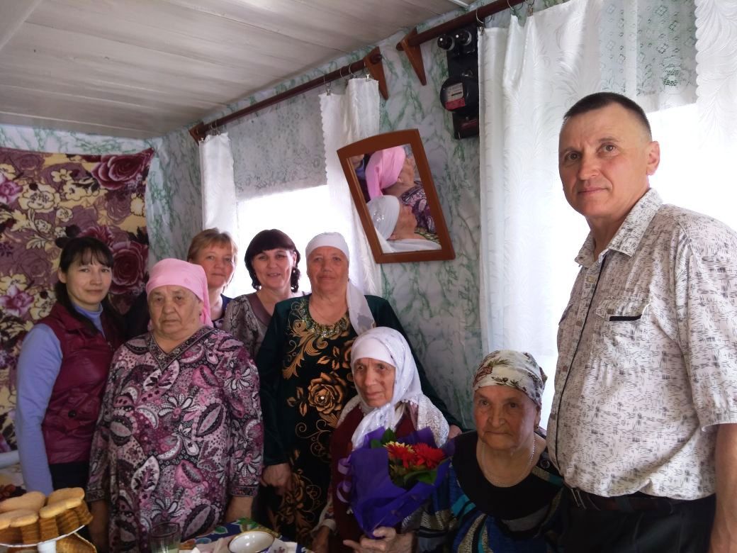 Жительницу Нурлатского района поздравили с 90-летием