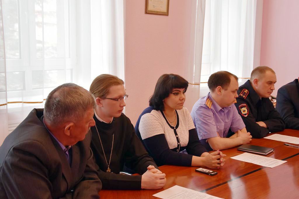 В Нурлате члены Совета по взаимодействию с религиозными и общественными организациями при главе района встретились за круглым столом