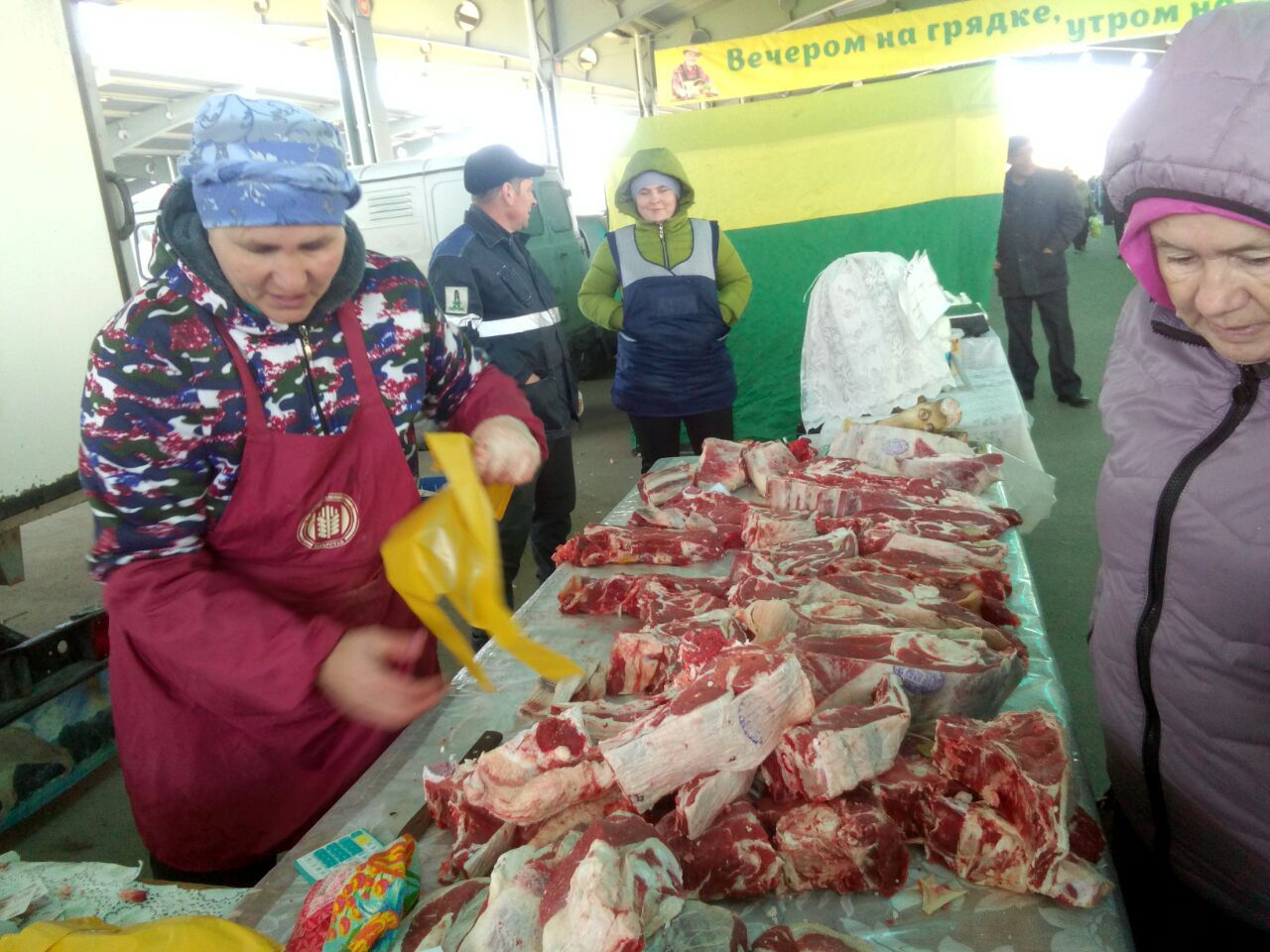 Нурлатцы участвуют в очередной сельскохозяйственной ярмарке в Казани