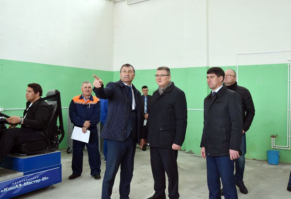 Руководитель исполнительного комитета района посетил объекты образования и спорта