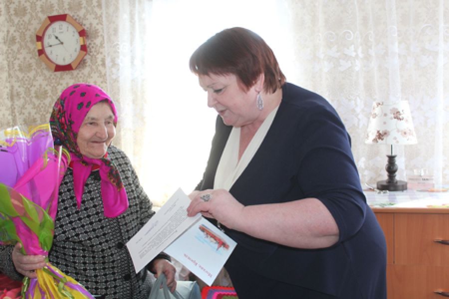 Ветерана из п.Красномайский поздравили с 90-летием
