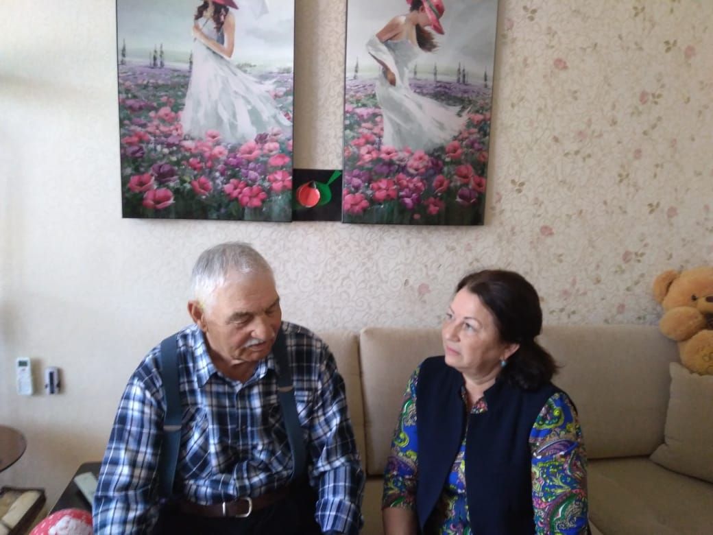 Труженика тыла из Нурлата поздравили с 90-летием от имени Владимира Путина