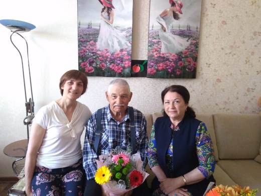 Труженика тыла из Нурлата поздравили с 90-летием от имени Владимира Путина