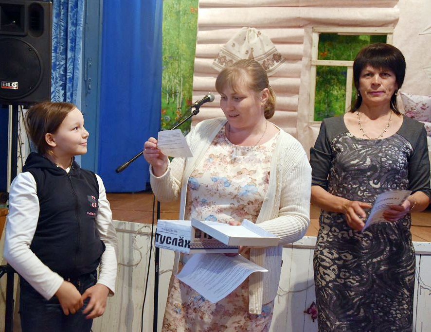 Редакция районной газеты устроила небольшой праздник для жителей деревни Малая Камышла