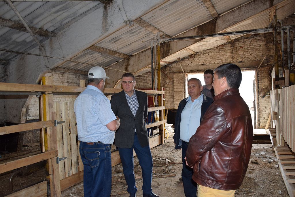Руководитель Нурлатского муниципального района посетил животноводческий и земледельческий комплексы в Старых и Средних Челнах