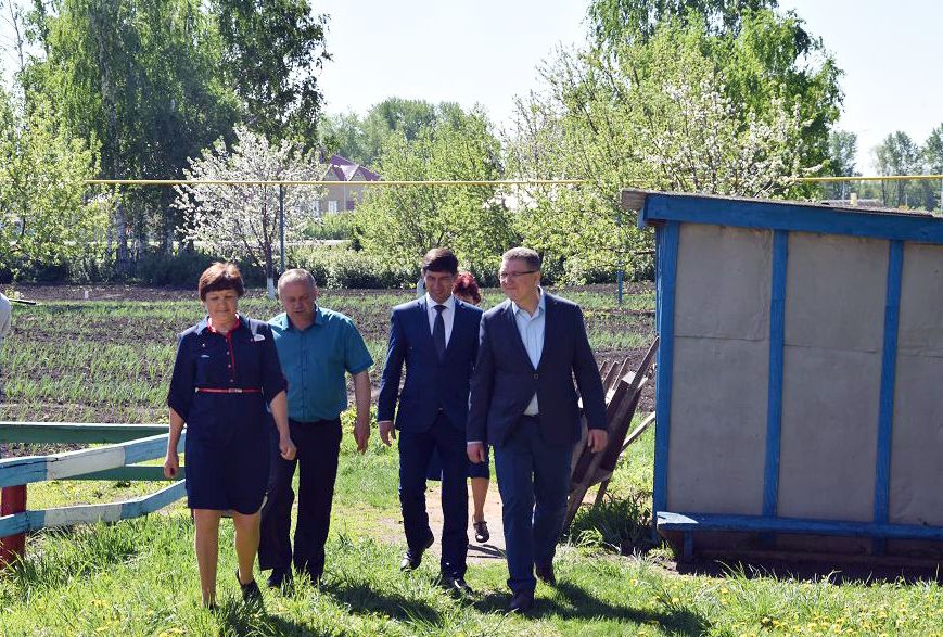 Руководитель исполкома Нурлатского муниципального района Алмаз Ахметшин посетил социально значимые объекты в селе Бурметьево