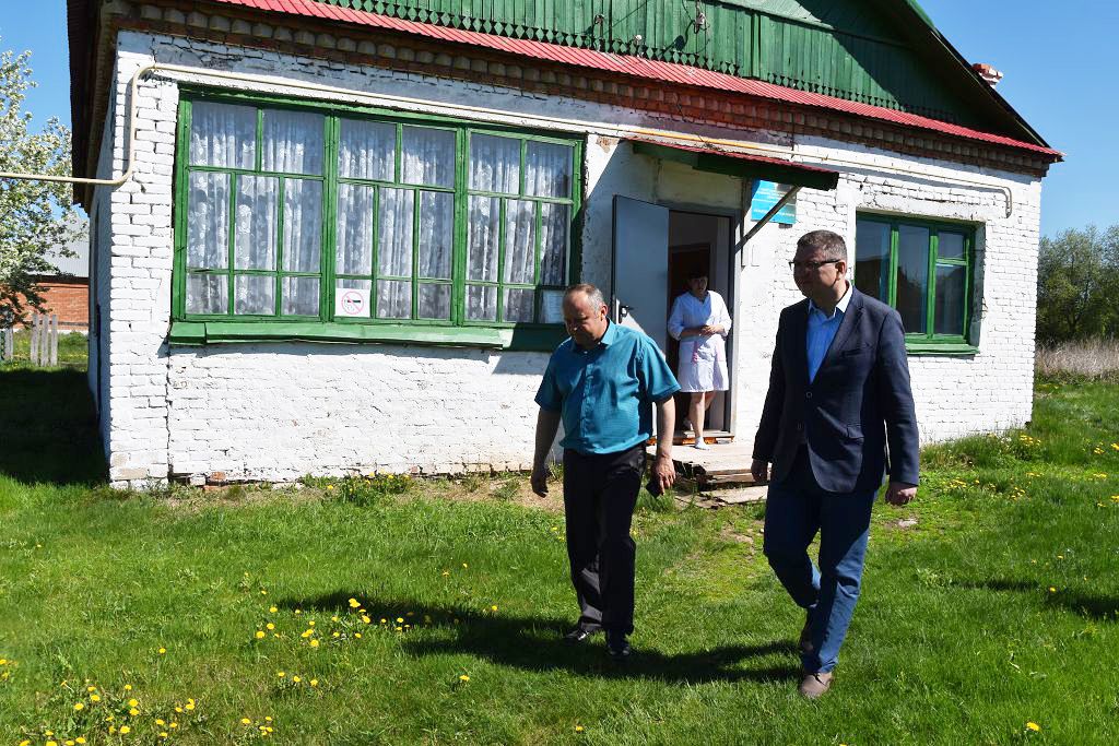 Руководитель исполкома Нурлатского муниципального района Алмаз Ахметшин посетил социально значимые объекты в селе Бурметьево