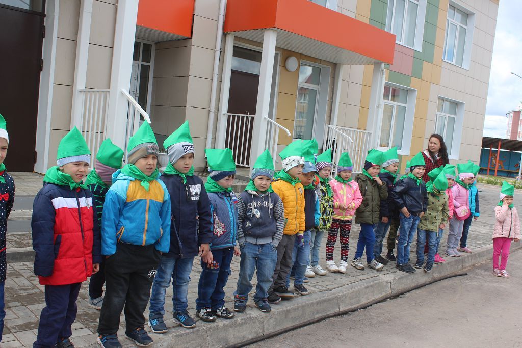 В Нурлатском детском саду «Буратино» детей старших групп приняли в эколят-дошколят