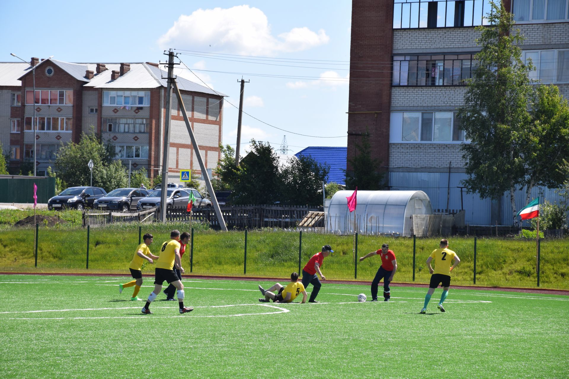 В честь Дня России на городском стадионе состоялся товарищеский футбольный матч