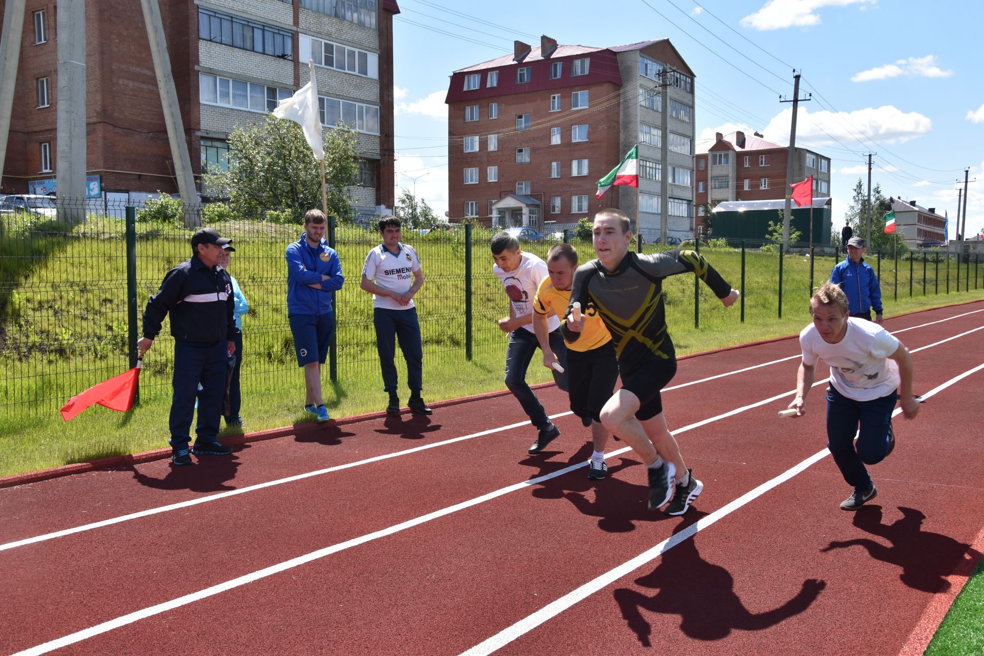 В Нурлате в рамках празднования Дня России прошла легкоатлетическая эстафета на призы газеты «Дуслык» («Дружба», «Туслах»)
