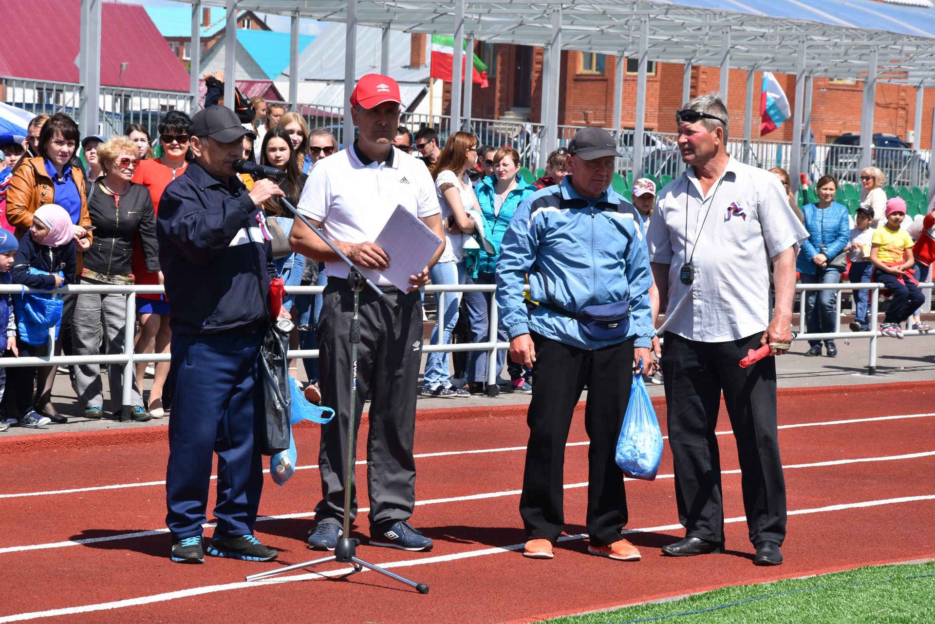 В Нурлате в рамках празднования Дня России прошла легкоатлетическая эстафета на призы газеты «Дуслык» («Дружба», «Туслах»)