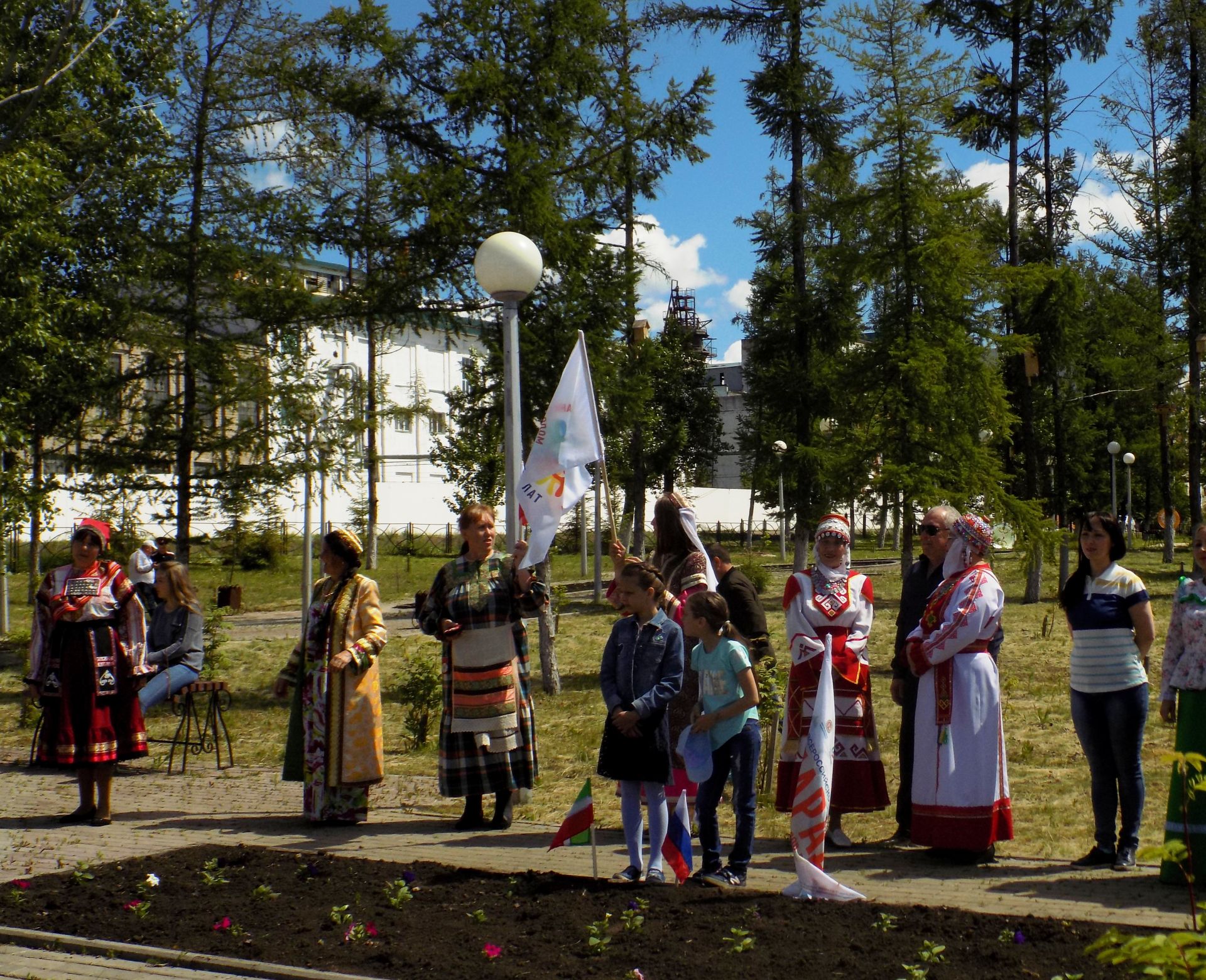 В Нурлате жители дружного дома День России отметили большим праздничным концертом