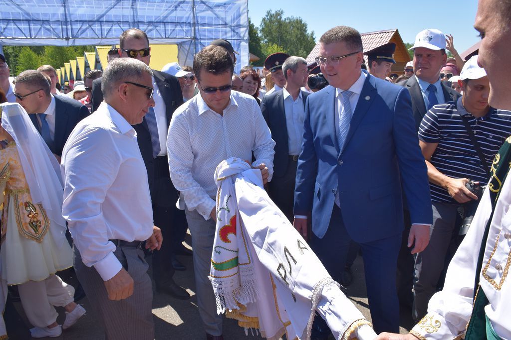 Президент Татарстана посетил нурлатское подворье на Сабантуе в Казани