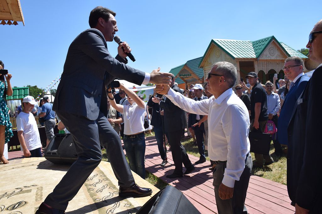 Президент Татарстана посетил нурлатское подворье на Сабантуе в Казани