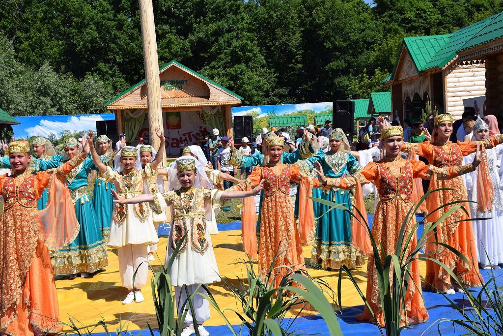 Нурлатское подворье на Казанском Сабантуе отличалось массовостью и яркостью