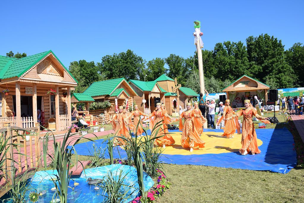 Нурлатское подворье на Казанском Сабантуе отличалось массовостью и яркостью