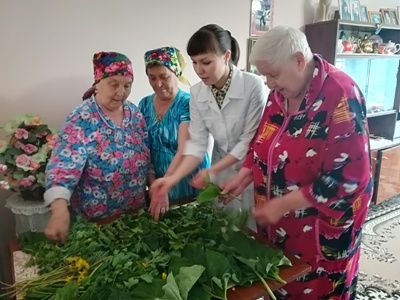 Медработники КЦСОН «Гармония» провели с гражданами пожилого возраста и инвалидами мероприятие «Сбор, сушка и хранение лекарственных трав»