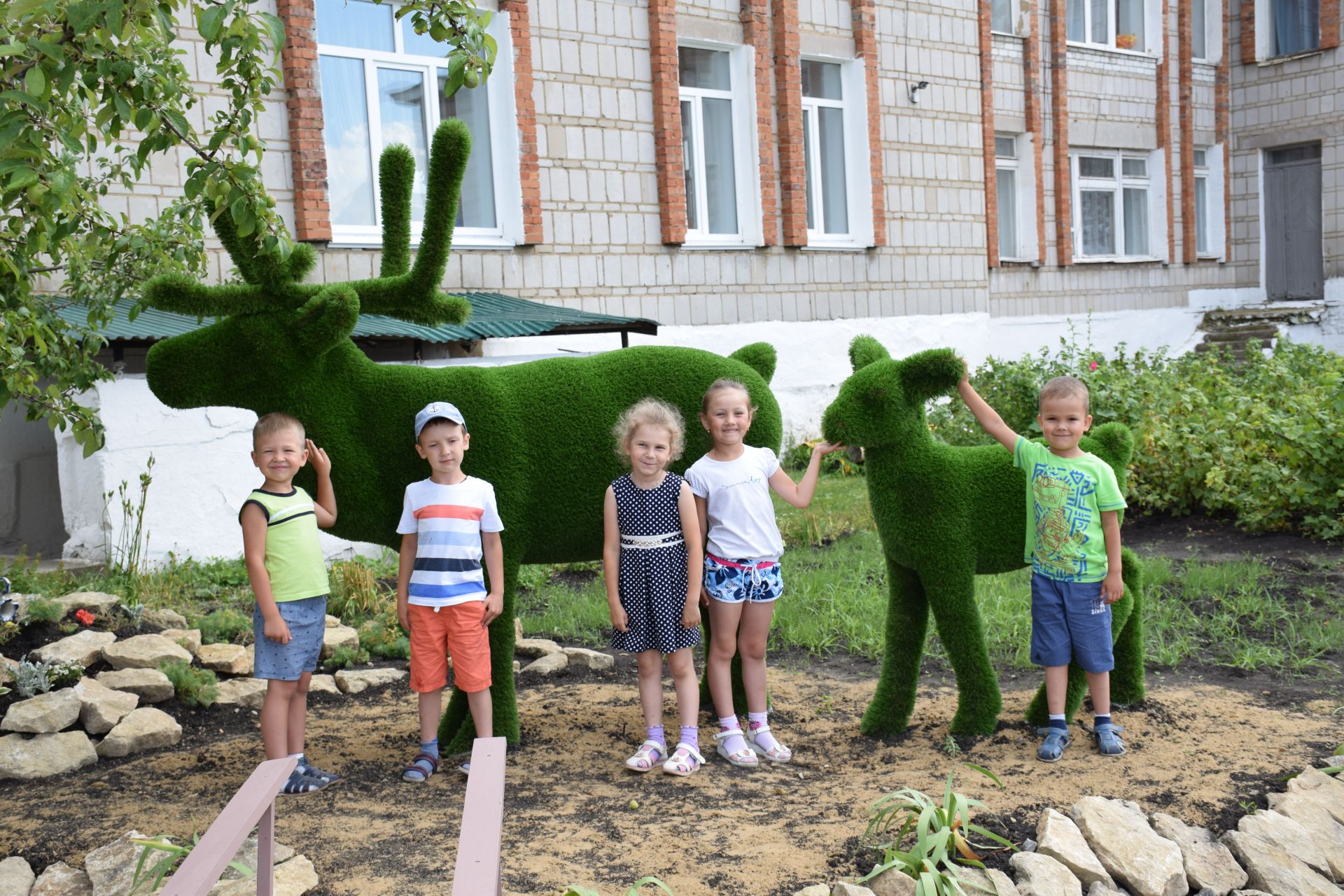 В первый раз в истории города появились зеленые топиарии  на территории детского сада «Камыр Батыр»