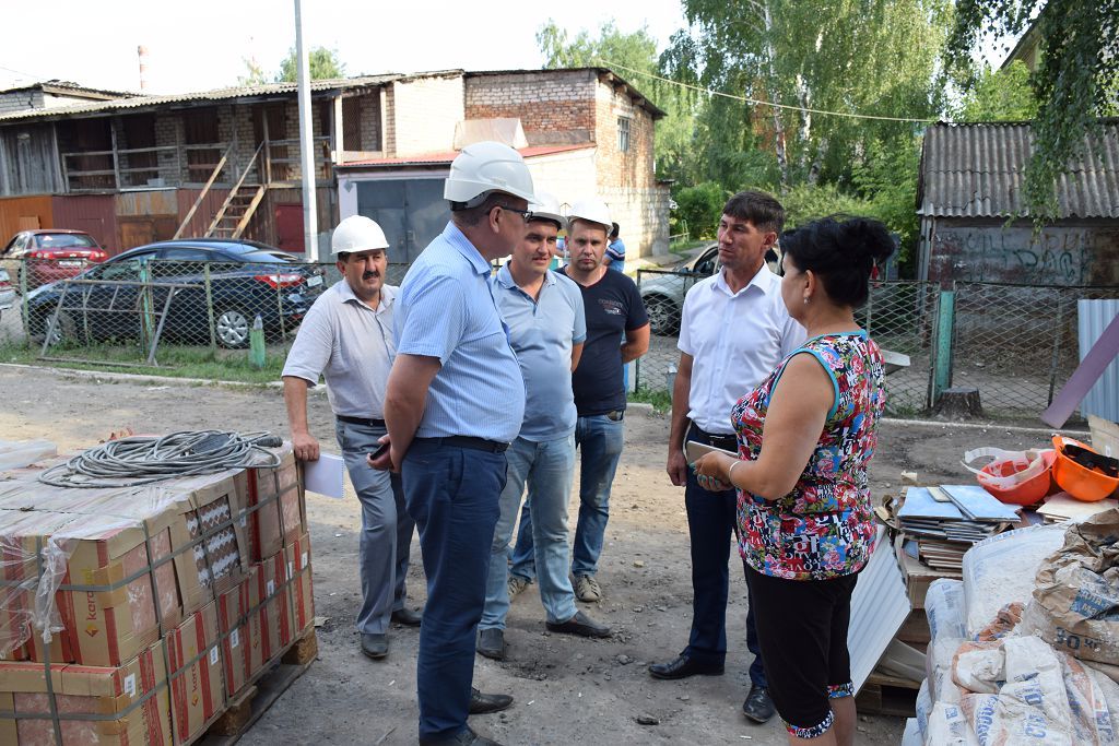 Руководитель исполкома Нурлатского района Алмаз Ахметшин посетил объект капитального ремонта в Нурлате - детский сад "Теремок"