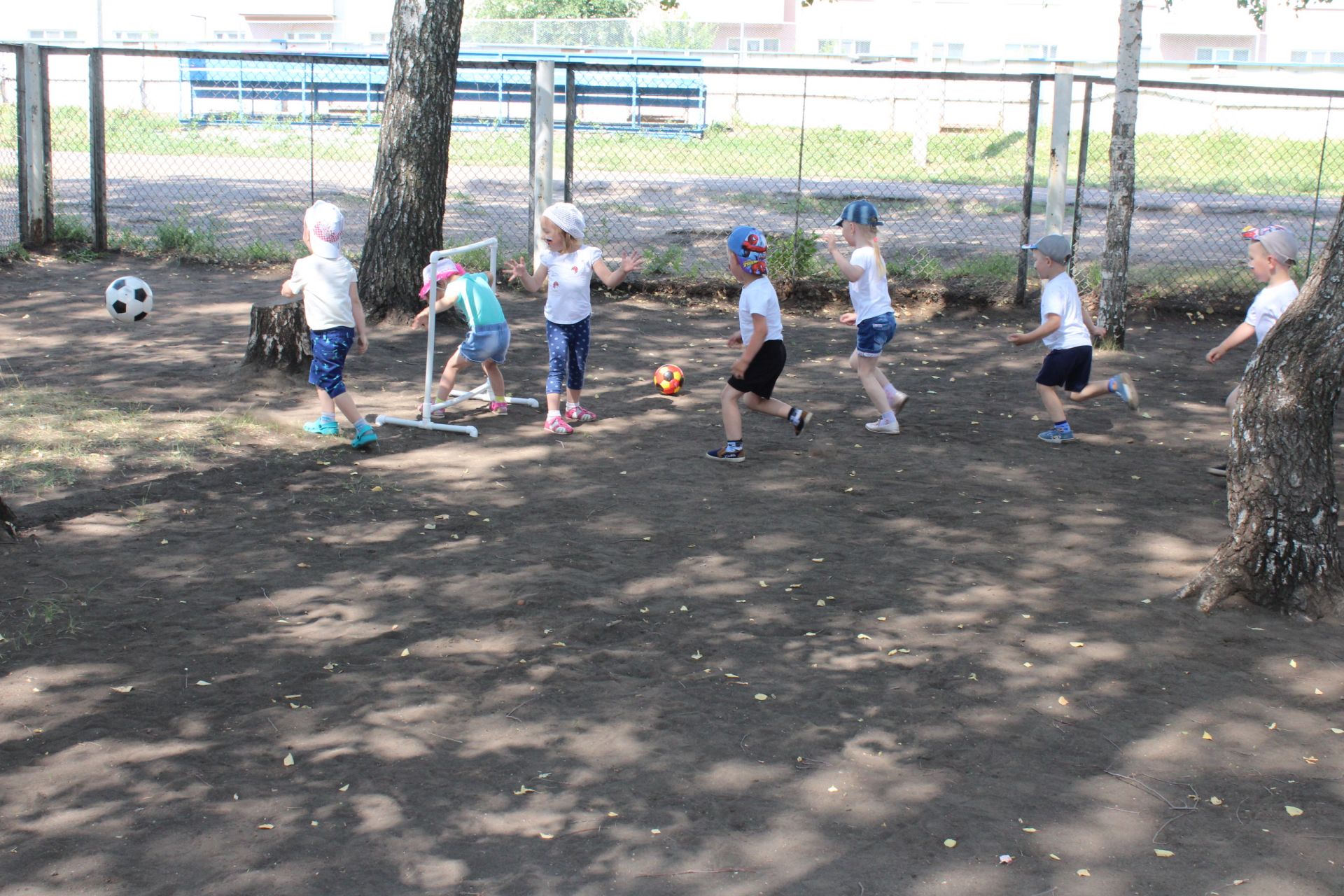 В детском саду «Сказка» города Нурлат прошел «Чемпионат» веселого мяча»
