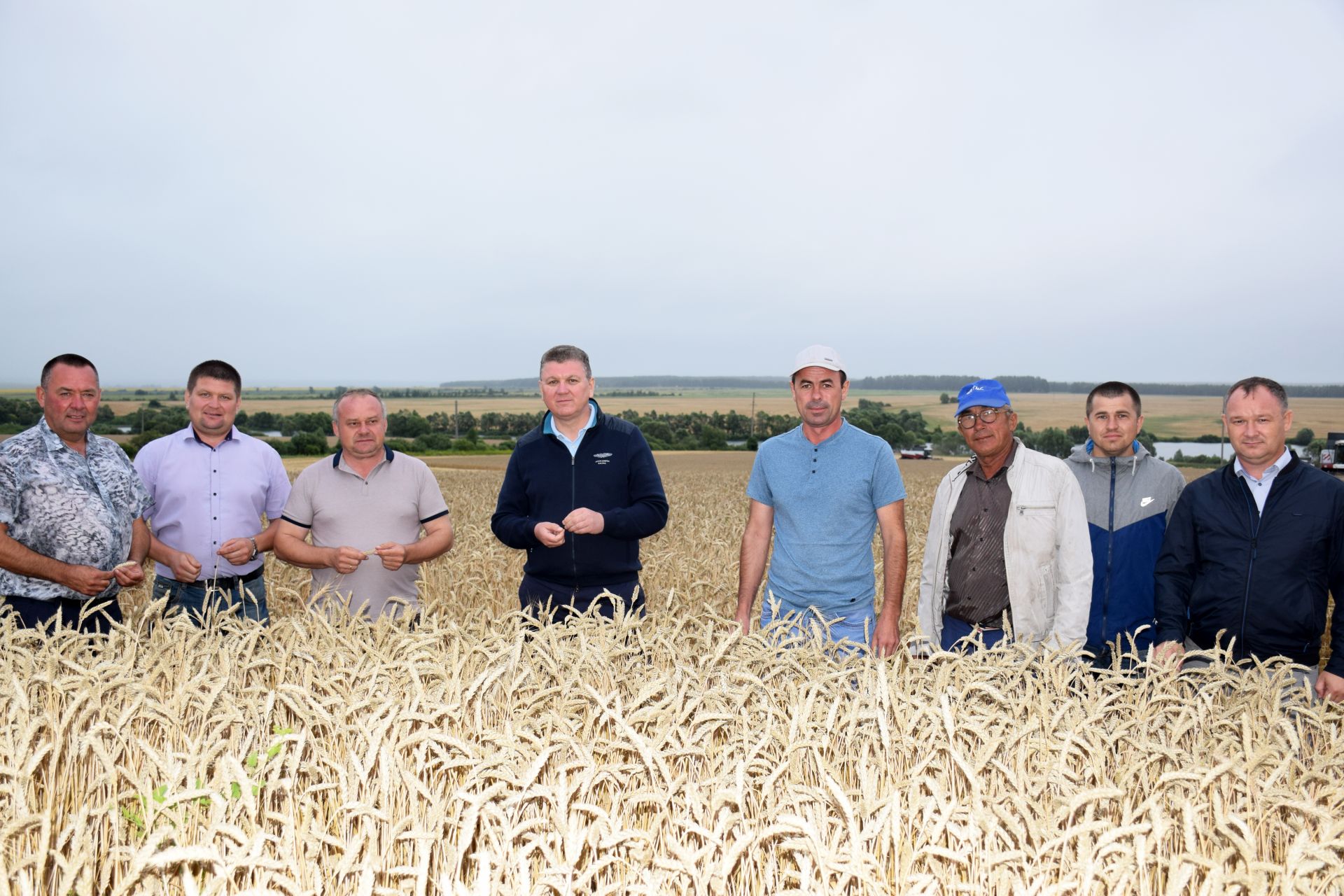 На полях «Агрофирмы «Южная» Нурлатского района активно идет обмолот озимой пшеницы