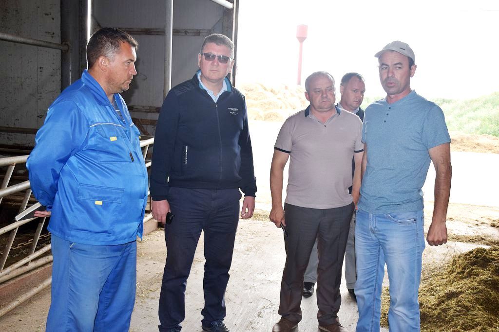 Руководитель исполнительного комитета Нурлатского района Алмаз Ахметшин с рабочим визитом побывал в молочно-животноводческом комплексе агрофирмы «Южная»