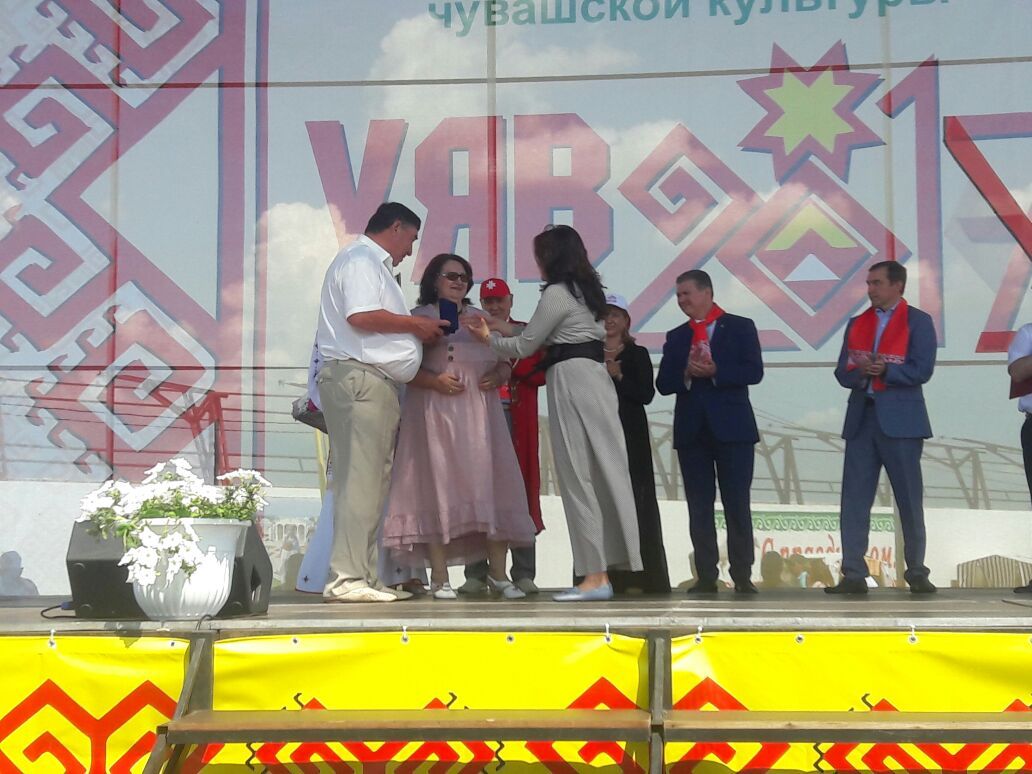 В Нурлате: общественной награды «За любовь и верность» в этом году удостоилась семья Андаровых