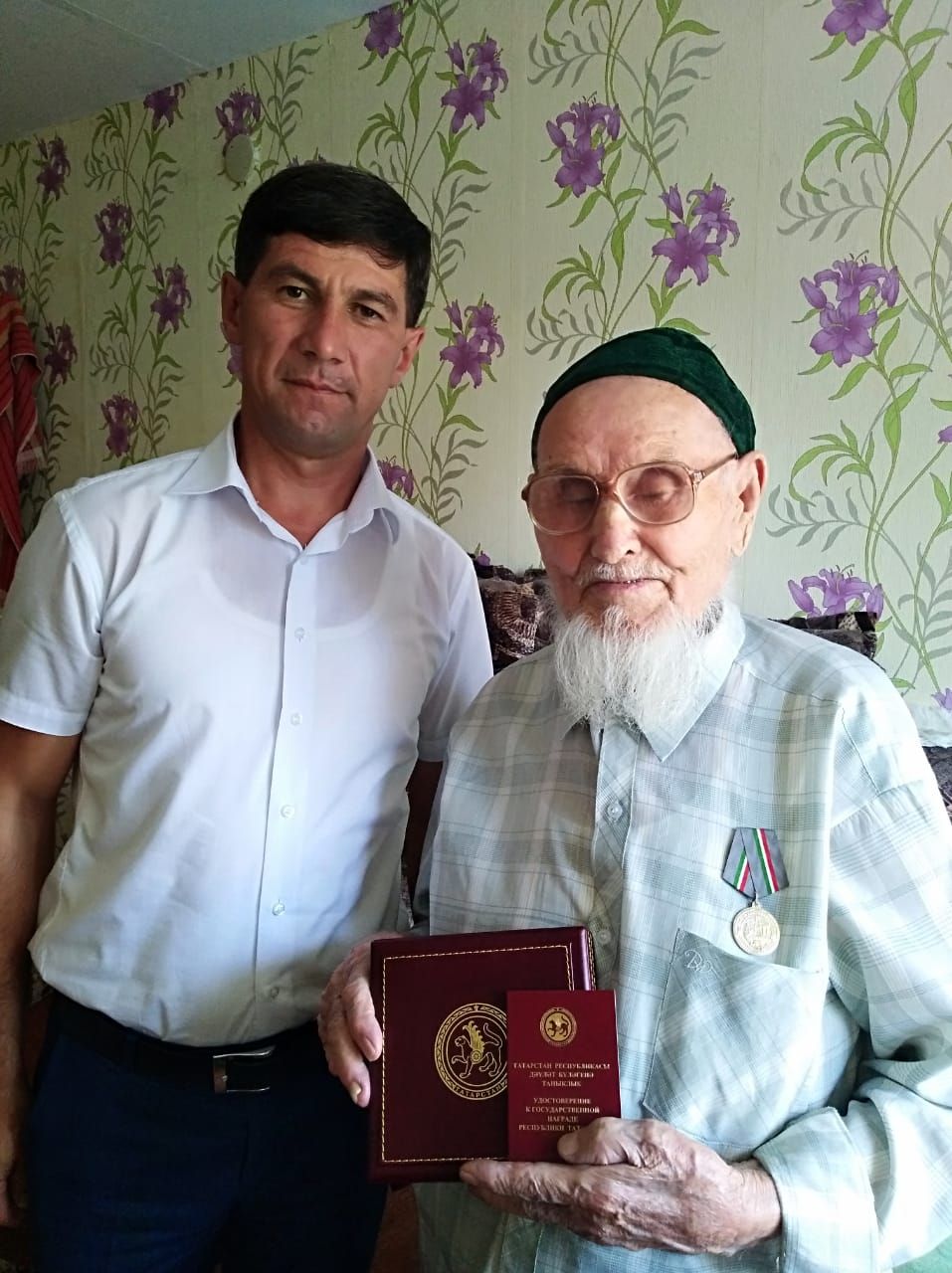 Медали «За доблестный труд» вручают нурлатским ветеранам Великой Отечественной войны