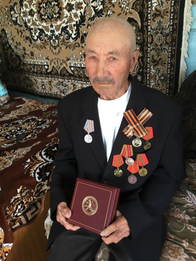 Ветеранам Нурлатского района вручили медали «За доблестный труд»