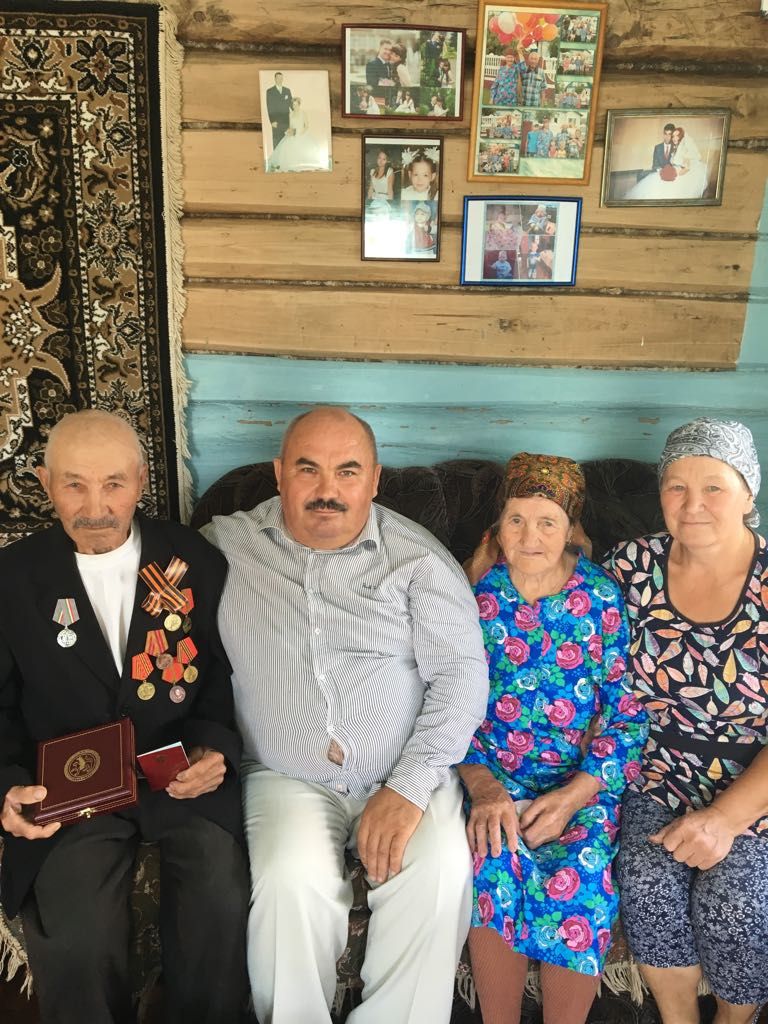 Ветеранам Нурлатского района вручили медали «За доблестный труд»