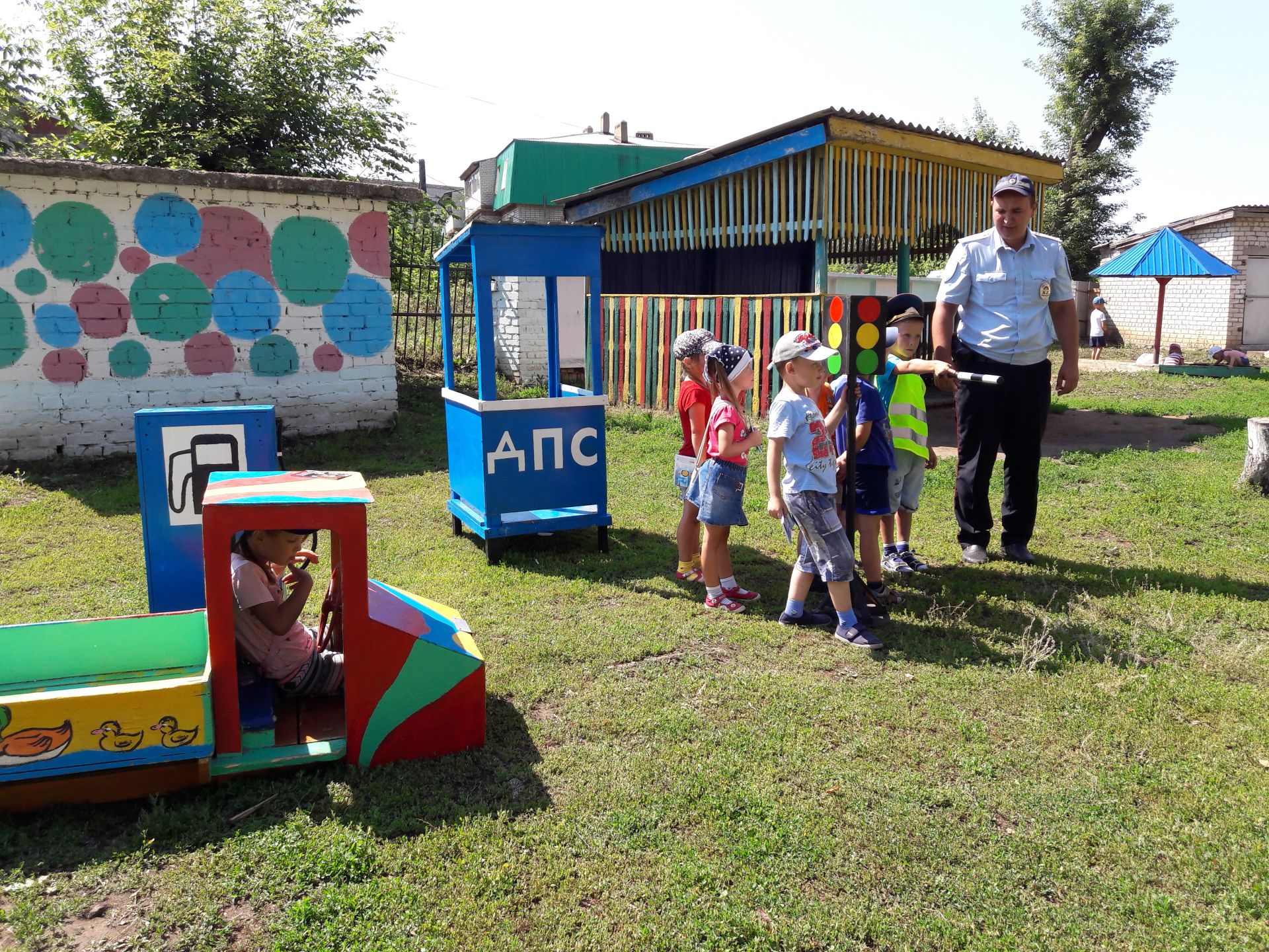 В детском саду «Росинка» на игровой площадке установили пост ДПС