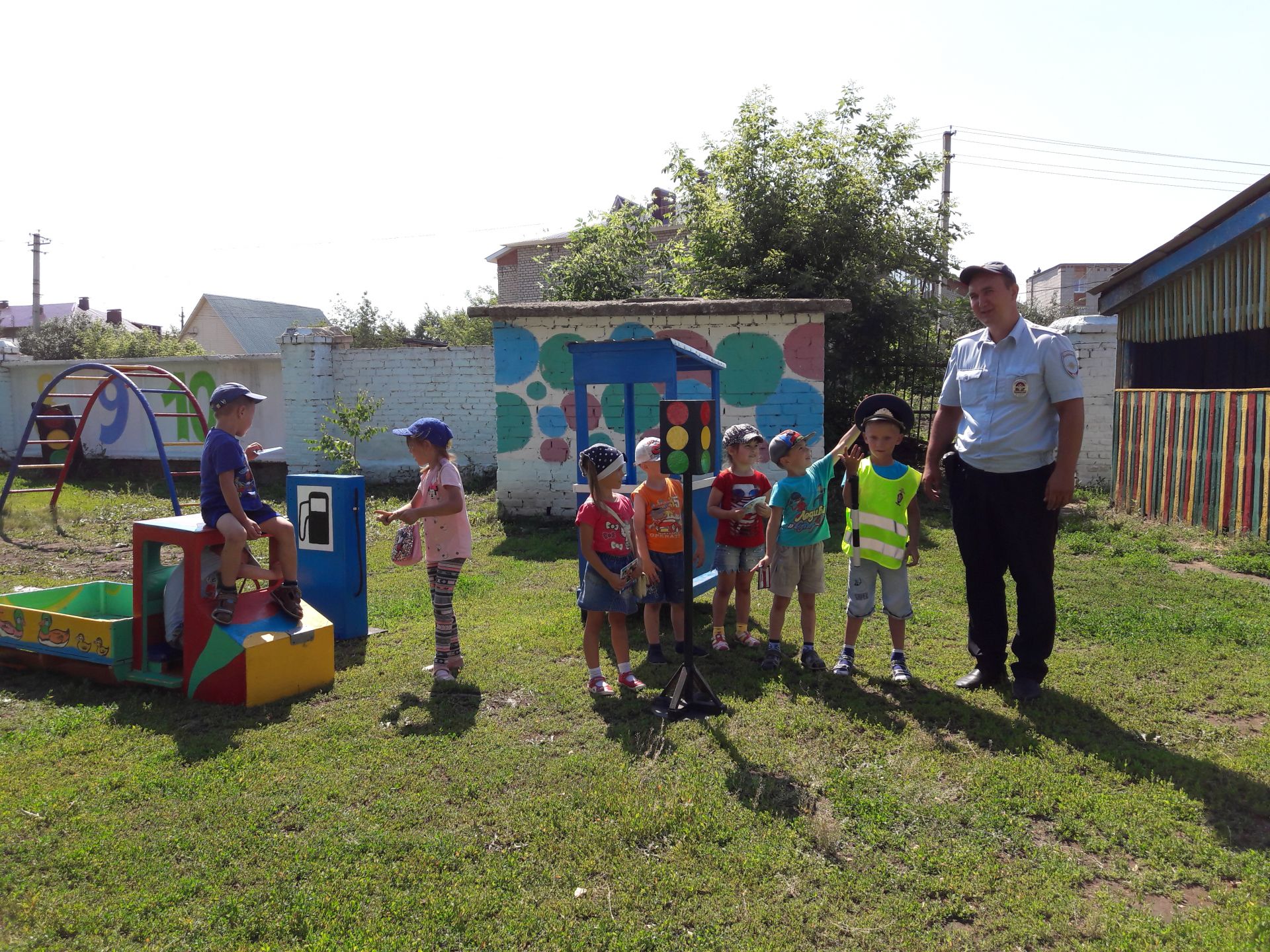 В детском саду «Росинка» на игровой площадке установили пост ДПС