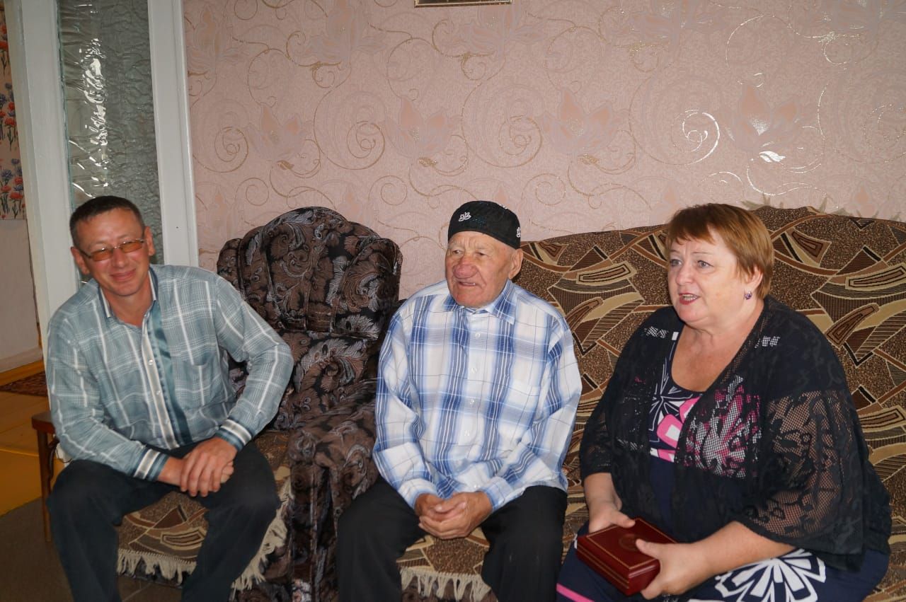 Житель деревни Новая Амзя Мубаракзян Галимзянович Фасахов удостоен медали "За доблестный труд"