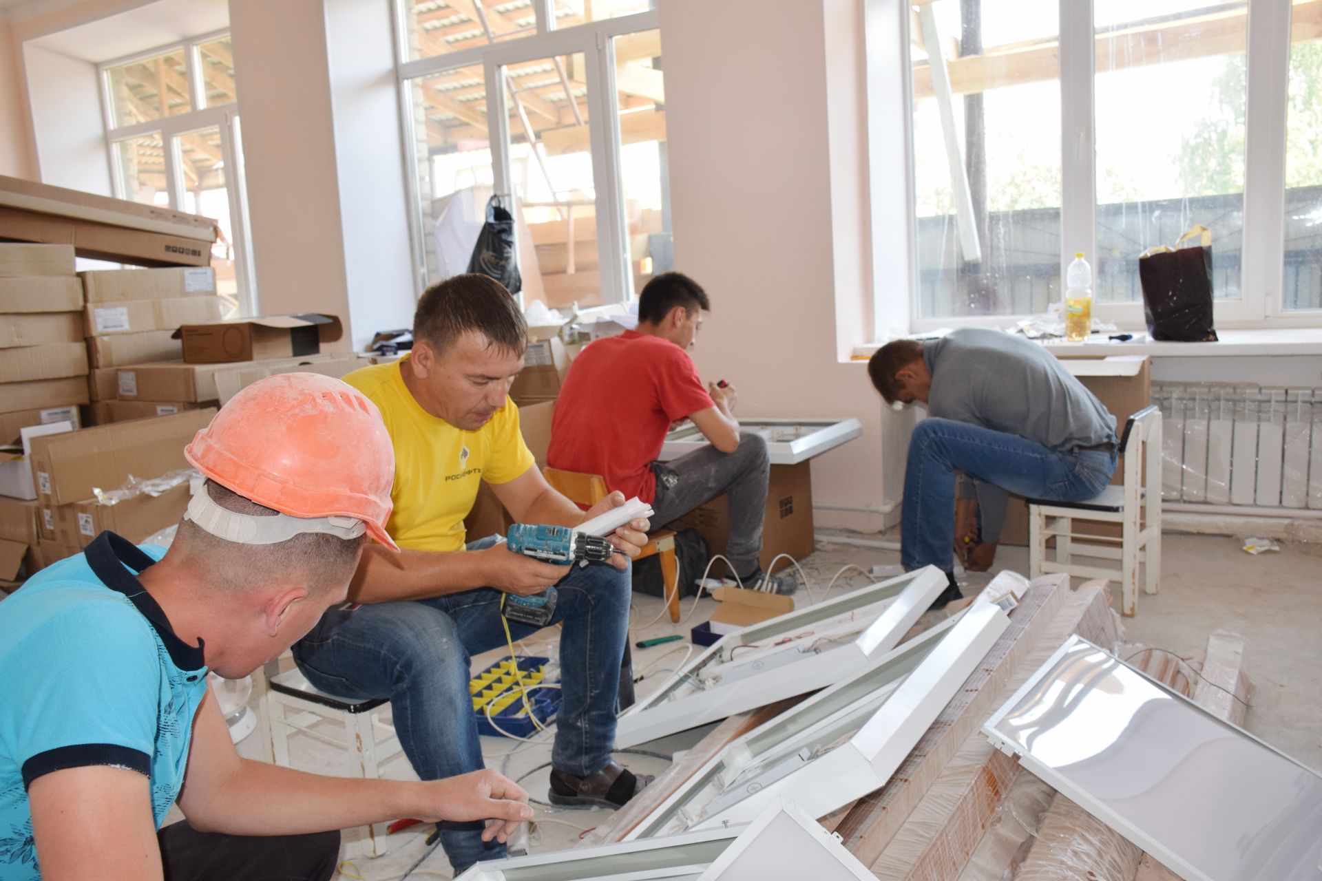 Руководитель исполкома Нурлатского района Алмаз Ахметшин посетил объект капитального ремонта в Нурлате - детский сад "Теремок"